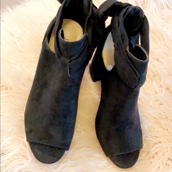 SOLD ‼️ Just Fab suede-like black blocked heels w wrap bow - Picture 3 of 4